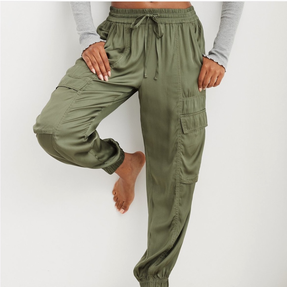 Aerie Satin Cargo Jogger. NWT. Size Small. Olive